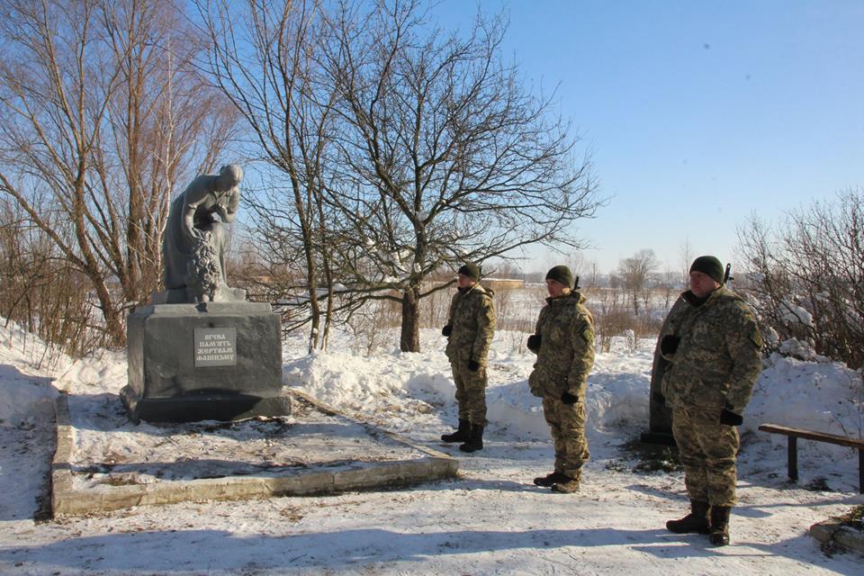 У Ніжині вшанували жертв Голокосту