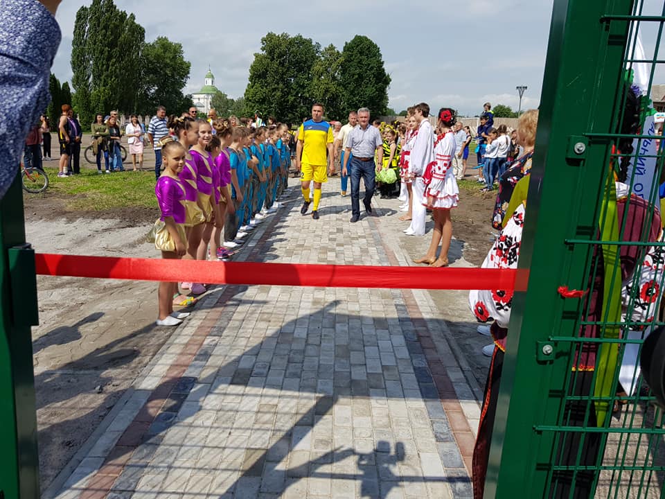 За підтримки Олександра Кодоли в Ніжині з’явилося нове сучасне футбольне міні-поле зі штучним покриттям