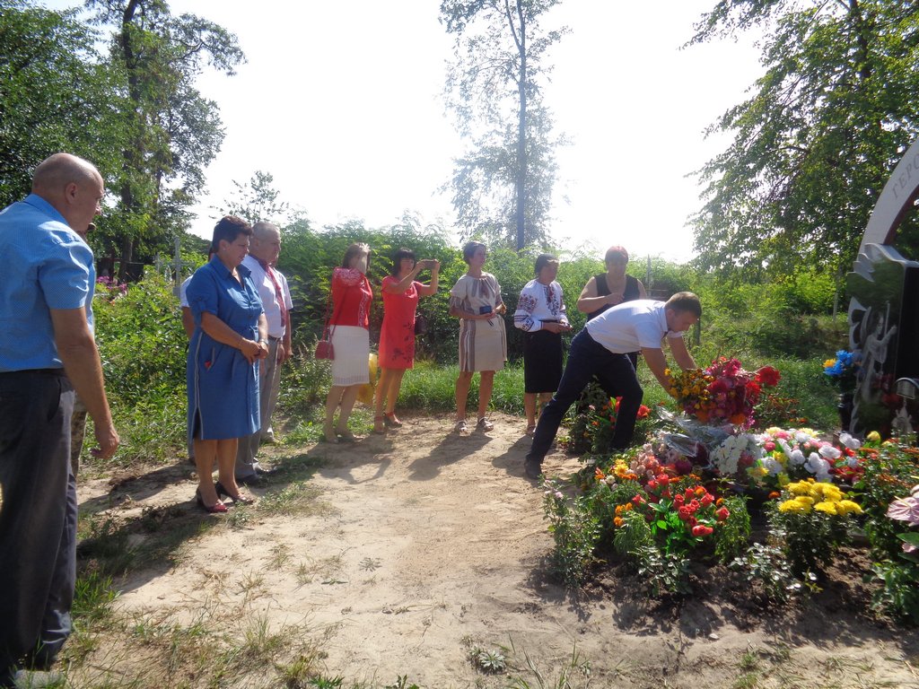 У с. Лихачів відкрили меморіальну дошку на честь загиблого учасника АТО Володимира Анатолійовича Мальцева