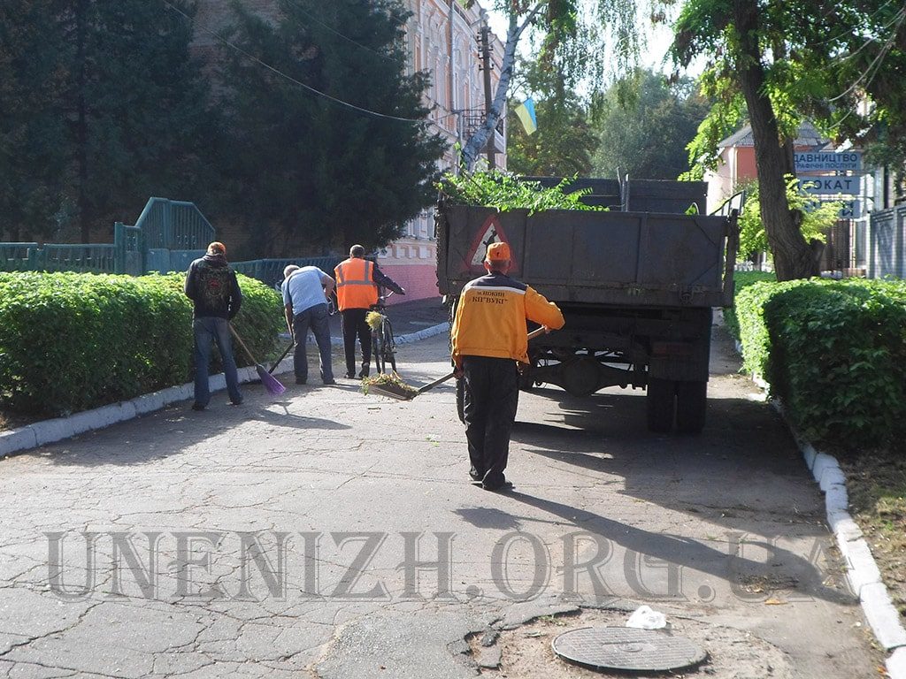 У Ніжині збільшиться кількість вулиць, що прибиратимуть комунальники