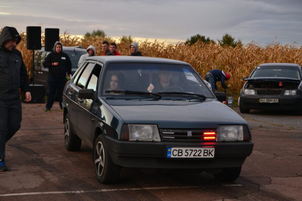 Драг-рейсери на Ніжинщині випробовували свої автомобілі. ФОТО – Новини та дошка оголошень Ніжина