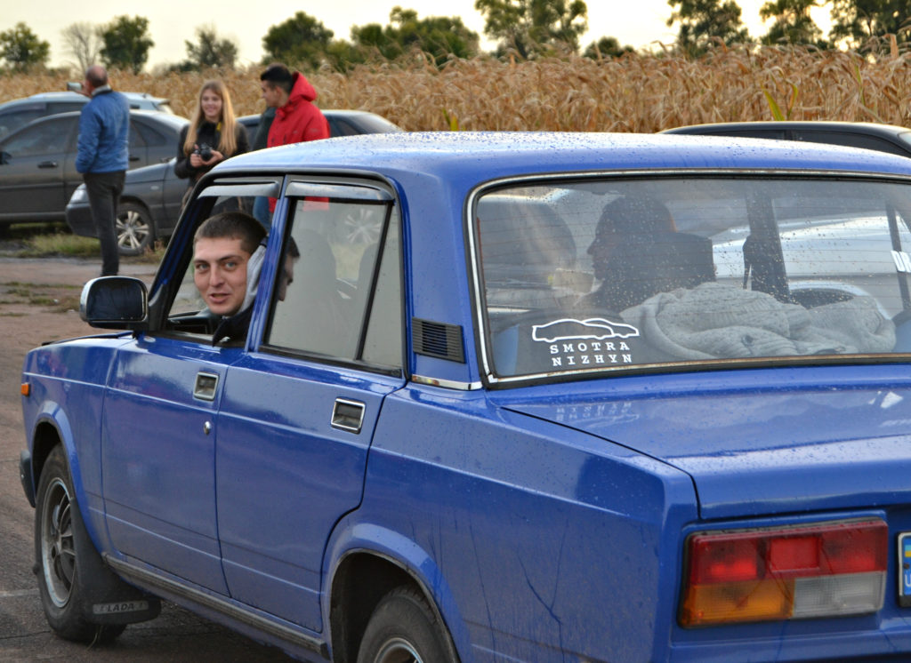 Драг-рейсери на Ніжинщині випробовували свої автомобілі. ФОТО – Новини та дошка оголошень Ніжина