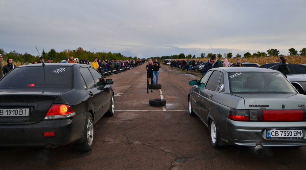 Драг-рейсери на Ніжинщині випробовували свої автомобілі. ФОТО – Новини та дошка оголошень Ніжина