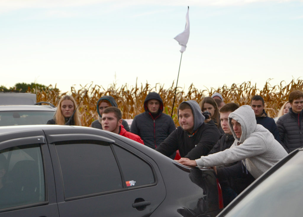 Драг-рейсери на Ніжинщині випробовували свої автомобілі. ФОТО – Новини та дошка оголошень Ніжина