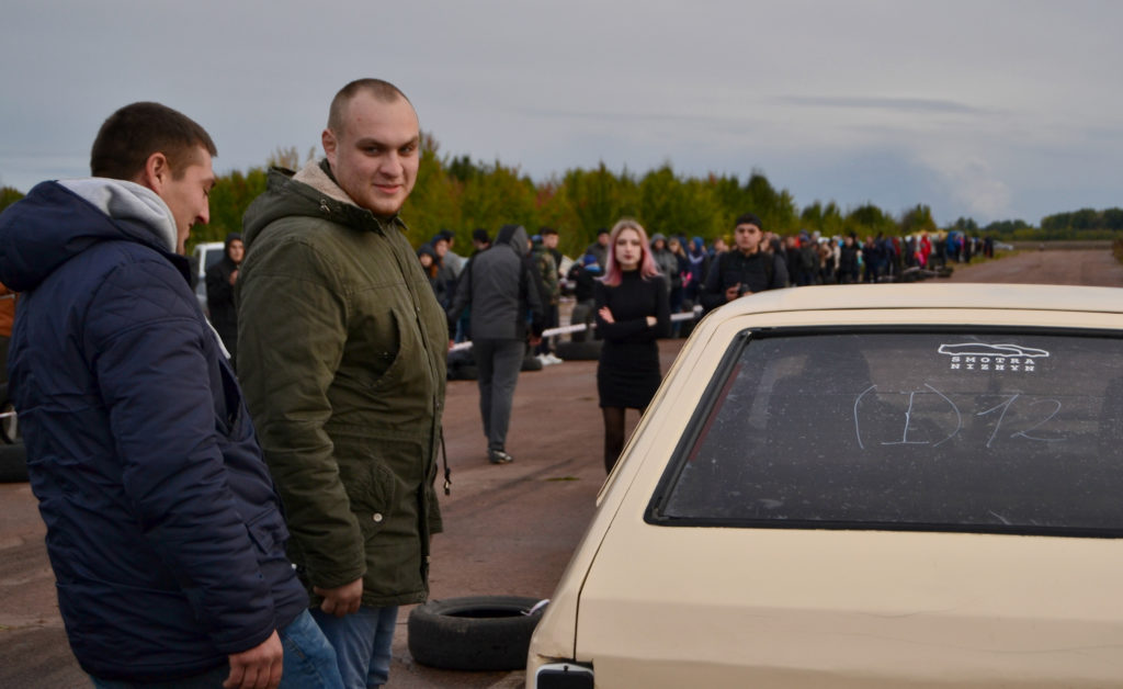 Драг-рейсери на Ніжинщині випробовували свої автомобілі. ФОТО – Новини та дошка оголошень Ніжина