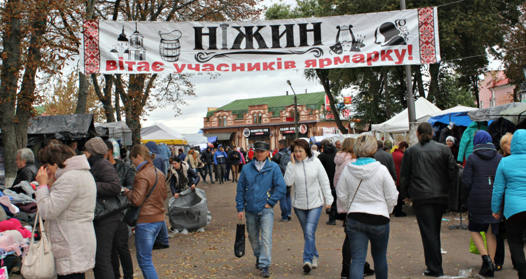 Ніжинці вже ярмаркують повним ходом: що по чім? Фото – Новини та дошка оголошень Ніжина