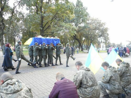 На Чернігівщині поховали загиблого в АТО бійця (Фото)