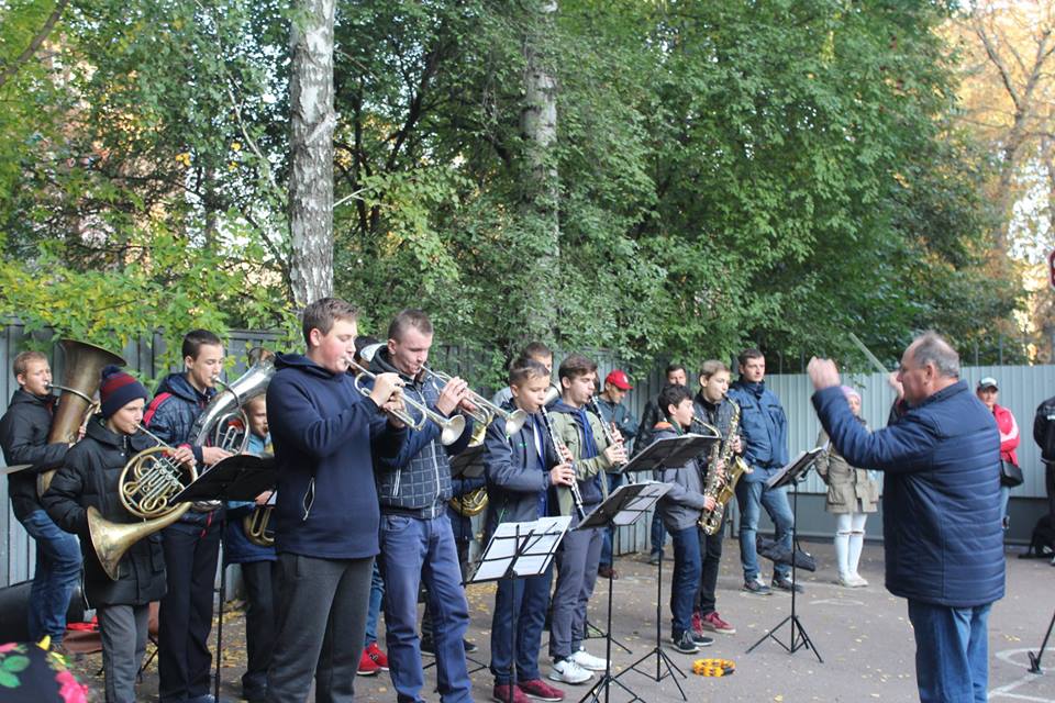 У НІЖИНІ ПРИЗОВНИКІВ УРОЧИСТО ПРОВЕЛИ ДО ЛАВ ЗСУ