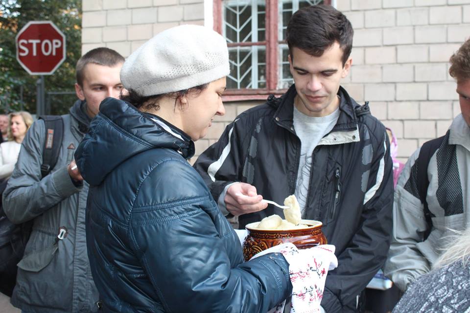 У Ніжині призовників урочисто провели до лав збройних сил. Фото