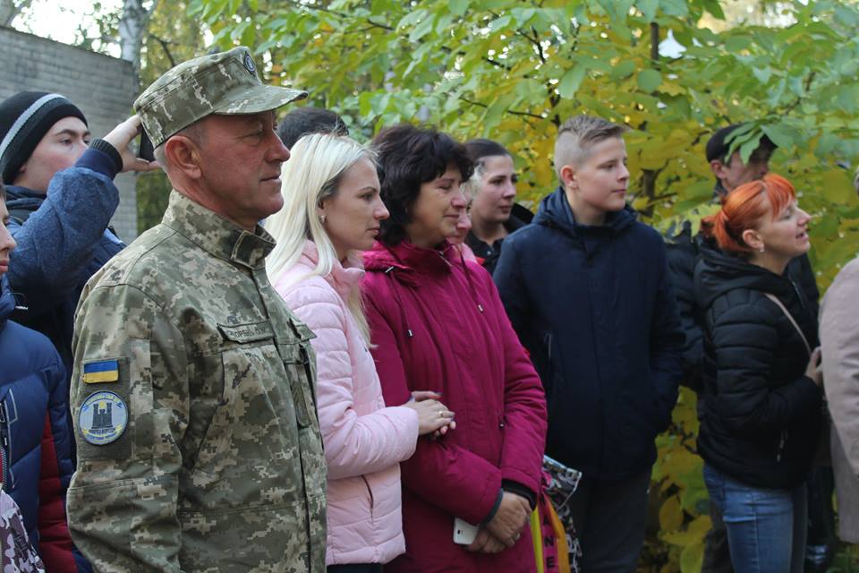 У НІЖИНІ ПРИЗОВНИКІВ УРОЧИСТО ПРОВЕЛИ ДО ЛАВ ЗСУ