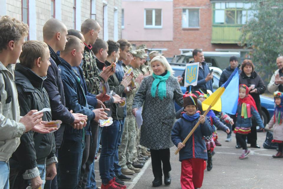 У Ніжині призовників урочисто провели до лав збройних сил. Фото