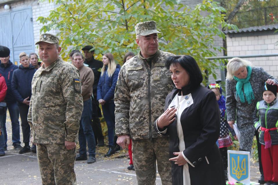 У НІЖИНІ ПРИЗОВНИКІВ УРОЧИСТО ПРОВЕЛИ ДО ЛАВ ЗСУ