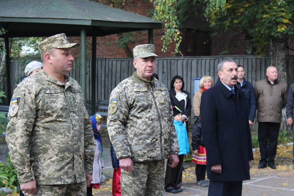 У НІЖИНІ ПРИЗОВНИКІВ УРОЧИСТО ПРОВЕЛИ ДО ЛАВ ЗСУ