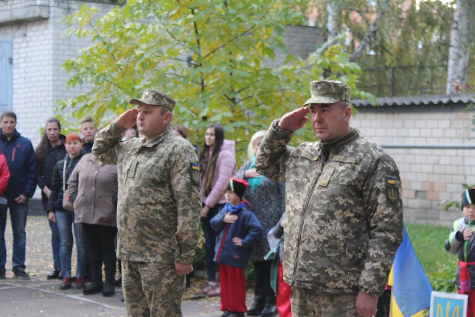 У НІЖИНІ ПРИЗОВНИКІВ УРОЧИСТО ПРОВЕЛИ ДО ЛАВ ЗСУ