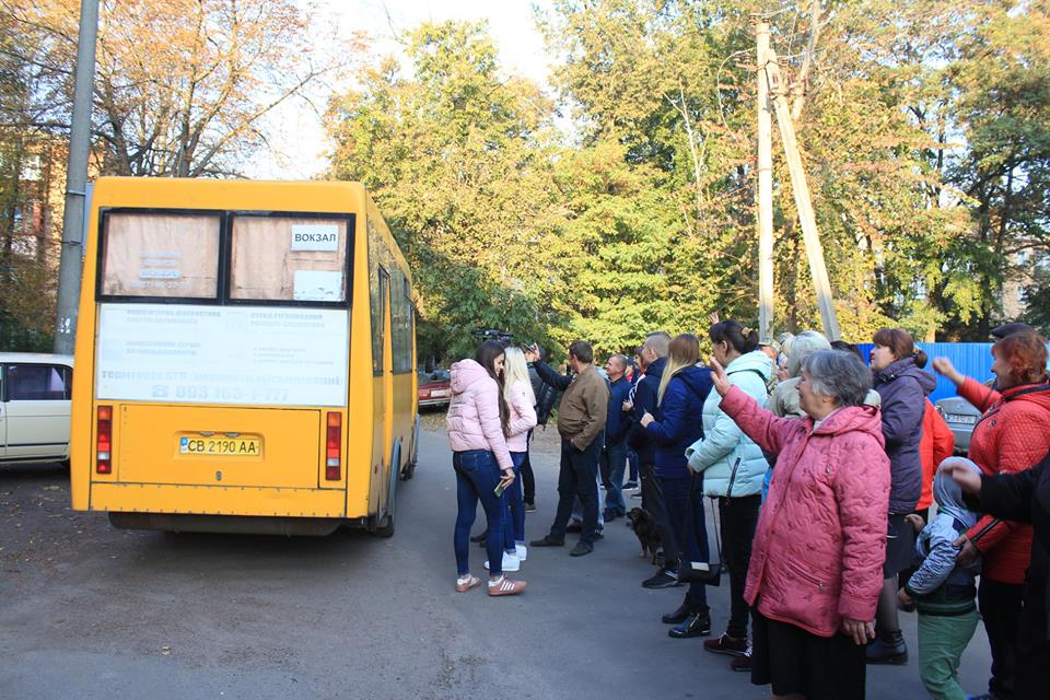 У НІЖИНІ ПРИЗОВНИКІВ УРОЧИСТО ПРОВЕЛИ ДО ЛАВ ЗСУ