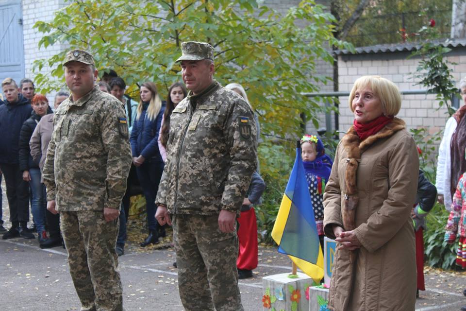 У НІЖИНІ ПРИЗОВНИКІВ УРОЧИСТО ПРОВЕЛИ ДО ЛАВ ЗСУ