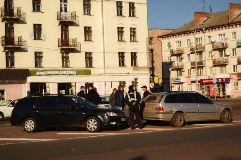 На площі Франка водії мітингували проти подорожчання пального. Фото. Відео