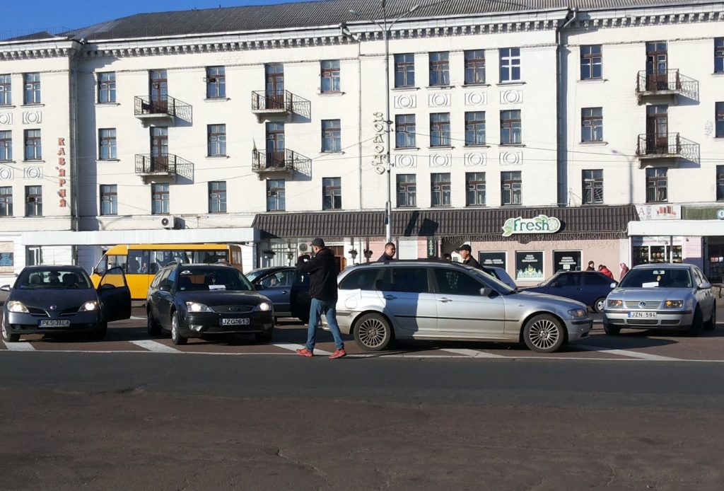 Стоп авто: у Ніжині активісти оголосили бойкот цінам на пальне. Фото