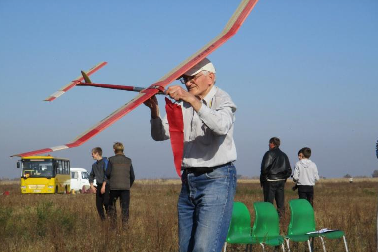 На Чернігівщині відбулися змагання з авіамодельного спорту (Фото)