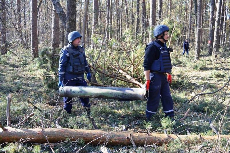 Ічнянщину продовжують розчищати від боєприпасів. Фото