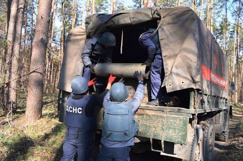 Ічнянщину продовжують розчищати від боєприпасів. Фото