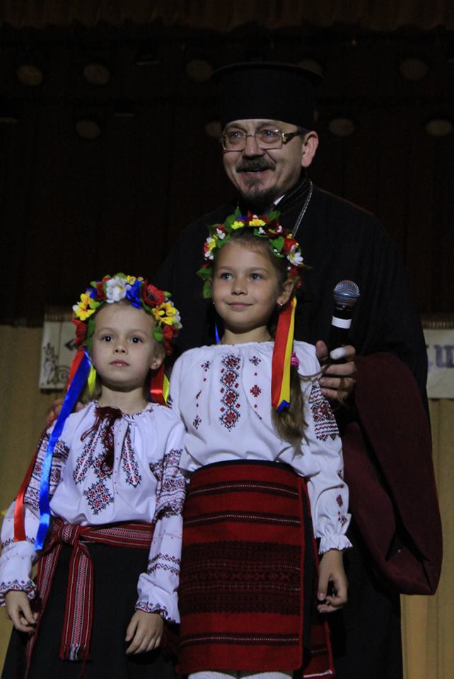 Ніжинці долучилися до створення рукописної Біблії. Фото