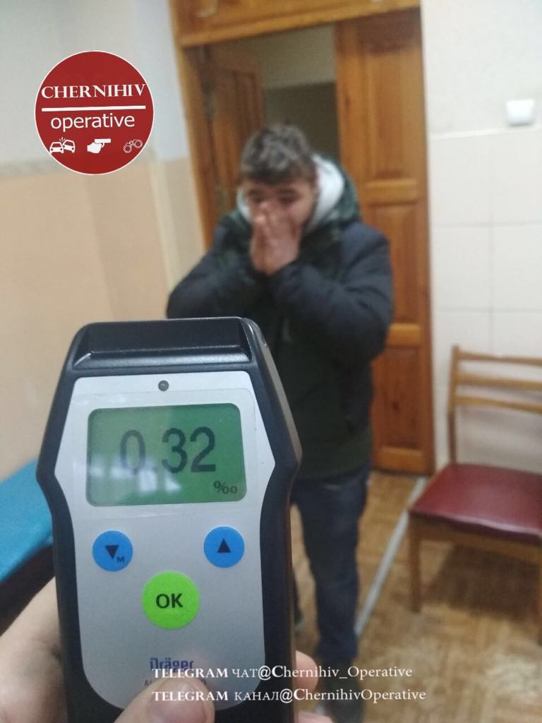 На Шевченка зупинили авто, у якому водій і пасажир їхали “під кайфом”