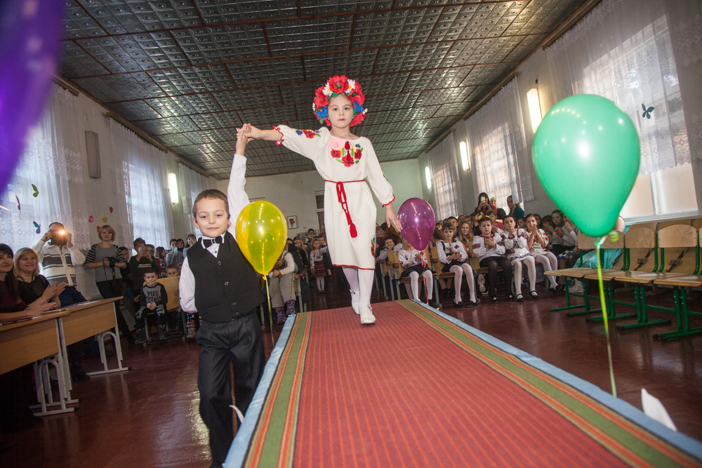 У школі №11 вже вшосте обрали Міні-міс. Фото