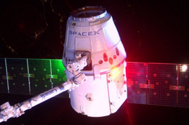 Запуск вантажного корабля SpaceX до МКС відкладений на добу | УНІАН