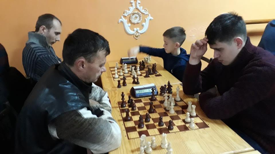 У Чернігові шахісти в командному чемпіонаті боролися за грошовий приз (Фото)