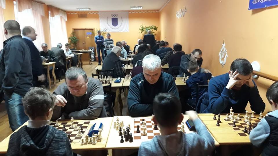 У Чернігові шахісти в командному чемпіонаті боролися за грошовий приз (Фото)
