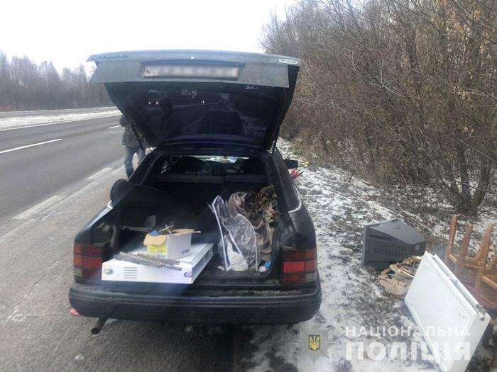 На Чернігівщині кримінальна поліція затримала групу серійних крадіїв