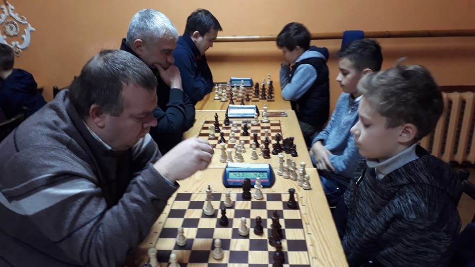 У Чернігові шахісти в командному чемпіонаті боролися за грошовий приз (Фото)