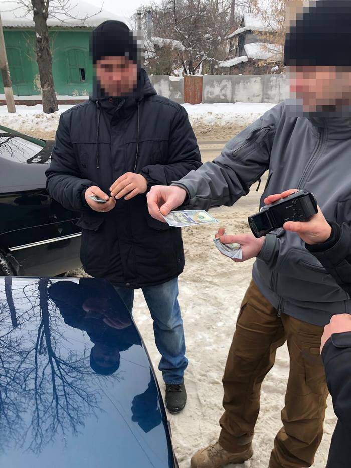 На Чернігівщині СБУ викрила на хабарі майора поліції