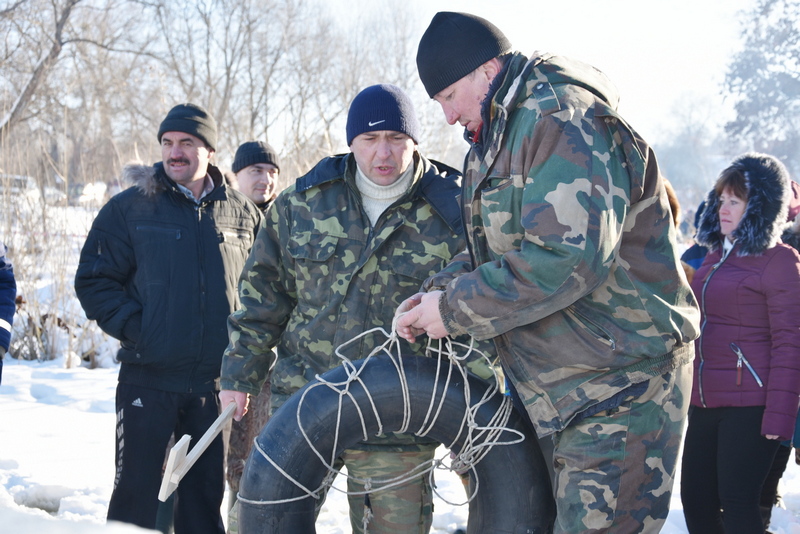 У Коропі пройшов чемпіонат із зимової риболовлі: жодної риби не впіймали