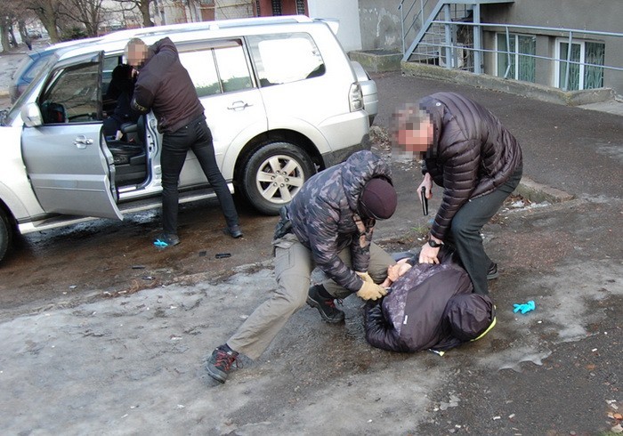 На Чернігівщині СБУ блокувала діяльність міжрегіонального угруповання наркоділків