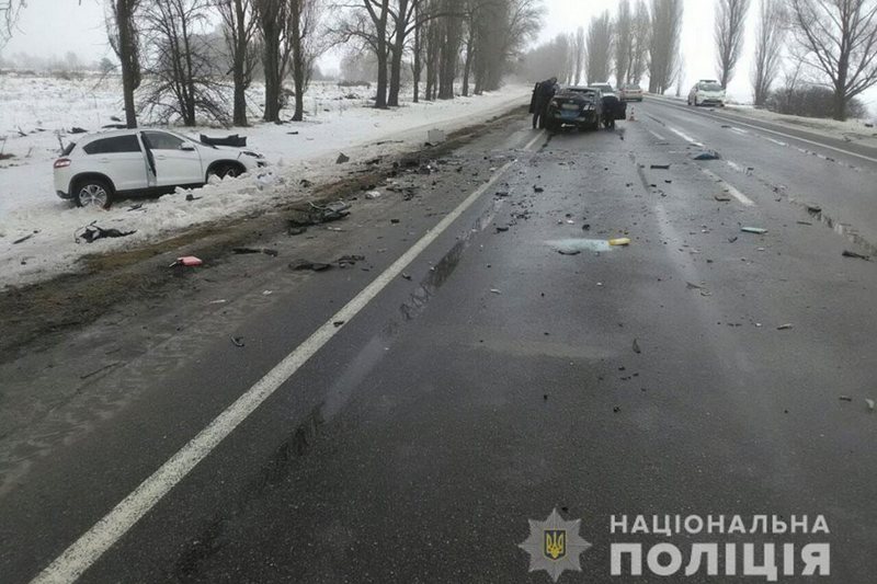 Поблизу Вертіївки два легковики зіткнулися лоб в лоб