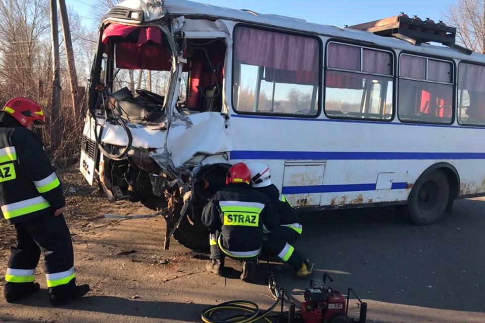 На Прилуцькій автобус з пасажирами потрапив в ДТП. Фото