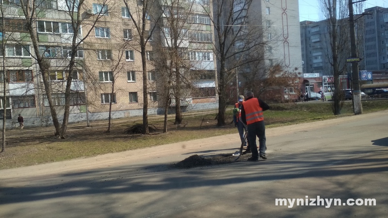 По вулиці Шевченка розпочали ямковий ремонт дороги. Фото