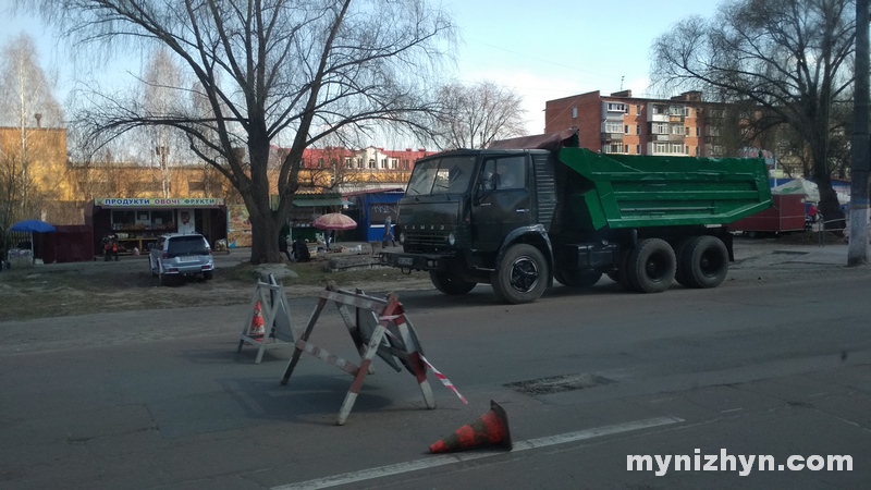 По вулиці Шевченка розпочали ямковий ремонт дороги. Фото