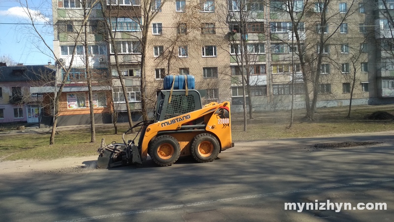 По вулиці Шевченка розпочали ямковий ремонт дороги. Фото