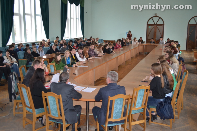 Як ніжинська молодь обирала собі директора. Фото