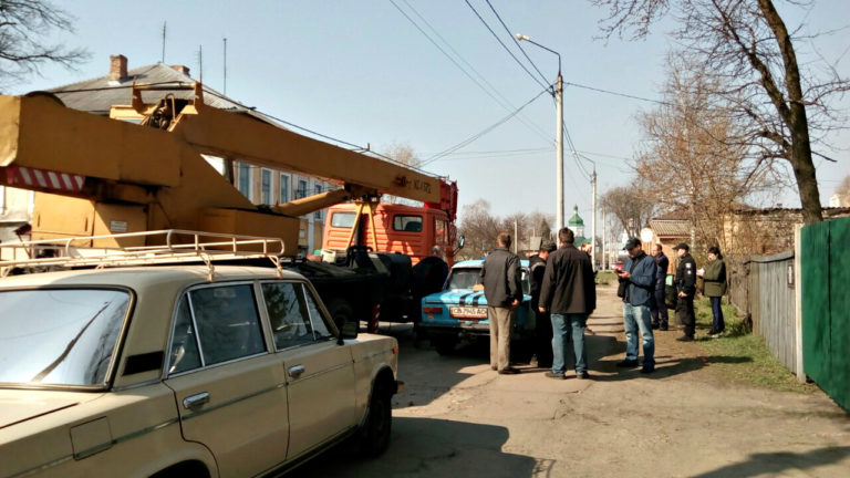 Ніжинці врятували багатовіковий дуб, який хотіли спиляти без дозвільних документів