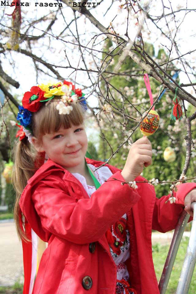 У Ніжині прикрасили «Дерево єднання». Фото