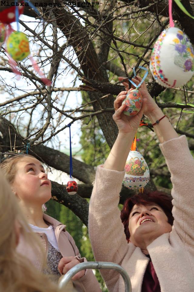 У Ніжині прикрасили «Дерево єднання». Фото