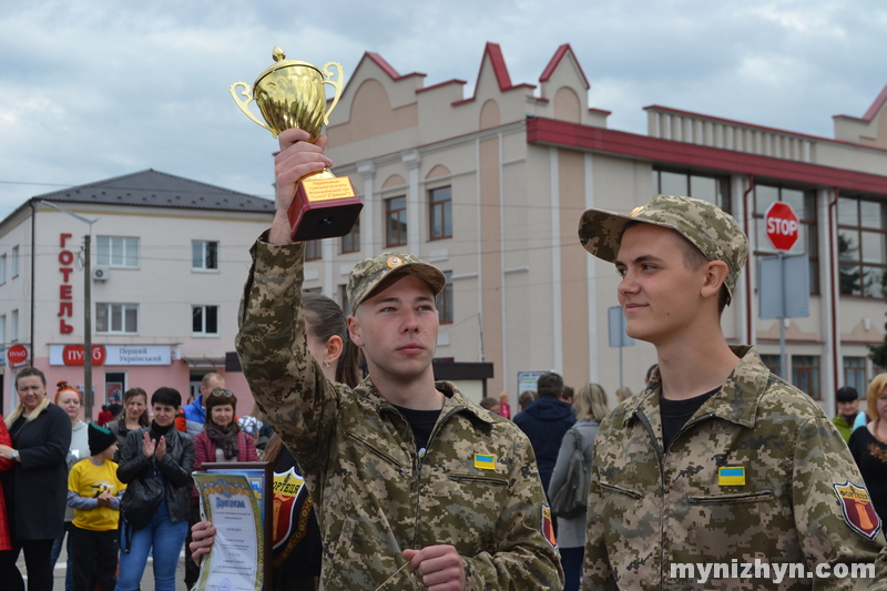 На площі вітали переможців міського етапу військово-патріотичної гри «Джура»