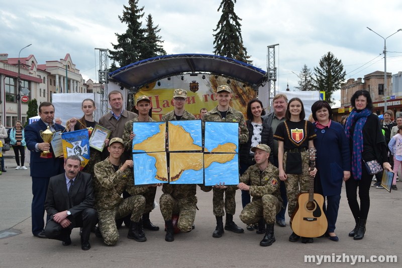 На площі вітали переможців міського етапу військово-патріотичної гри «Джура»