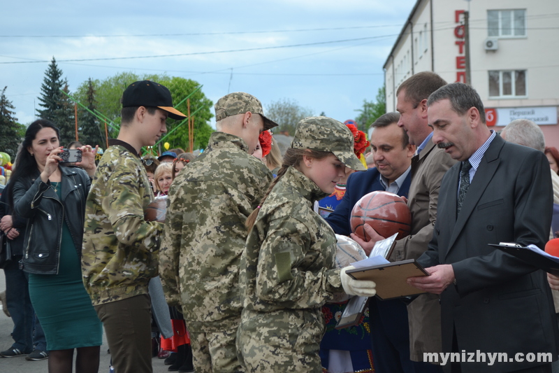 На площі вітали переможців міського етапу військово-патріотичної гри «Джура»