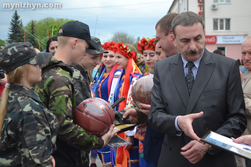 На площі вітали переможців міського етапу військово-патріотичної гри «Джура»