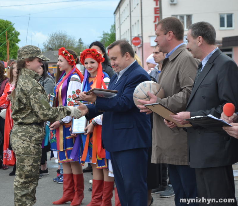 На площі вітали переможців міського етапу військово-патріотичної гри «Джура»